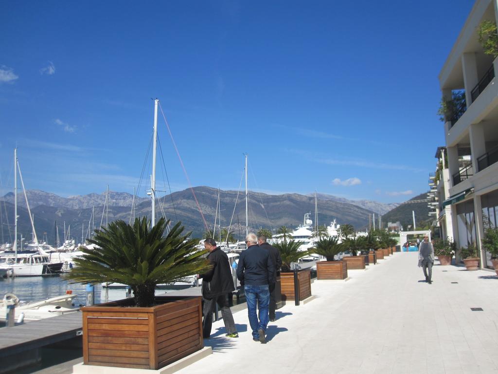 Apartments Delfin Tivat Exteriör bild
